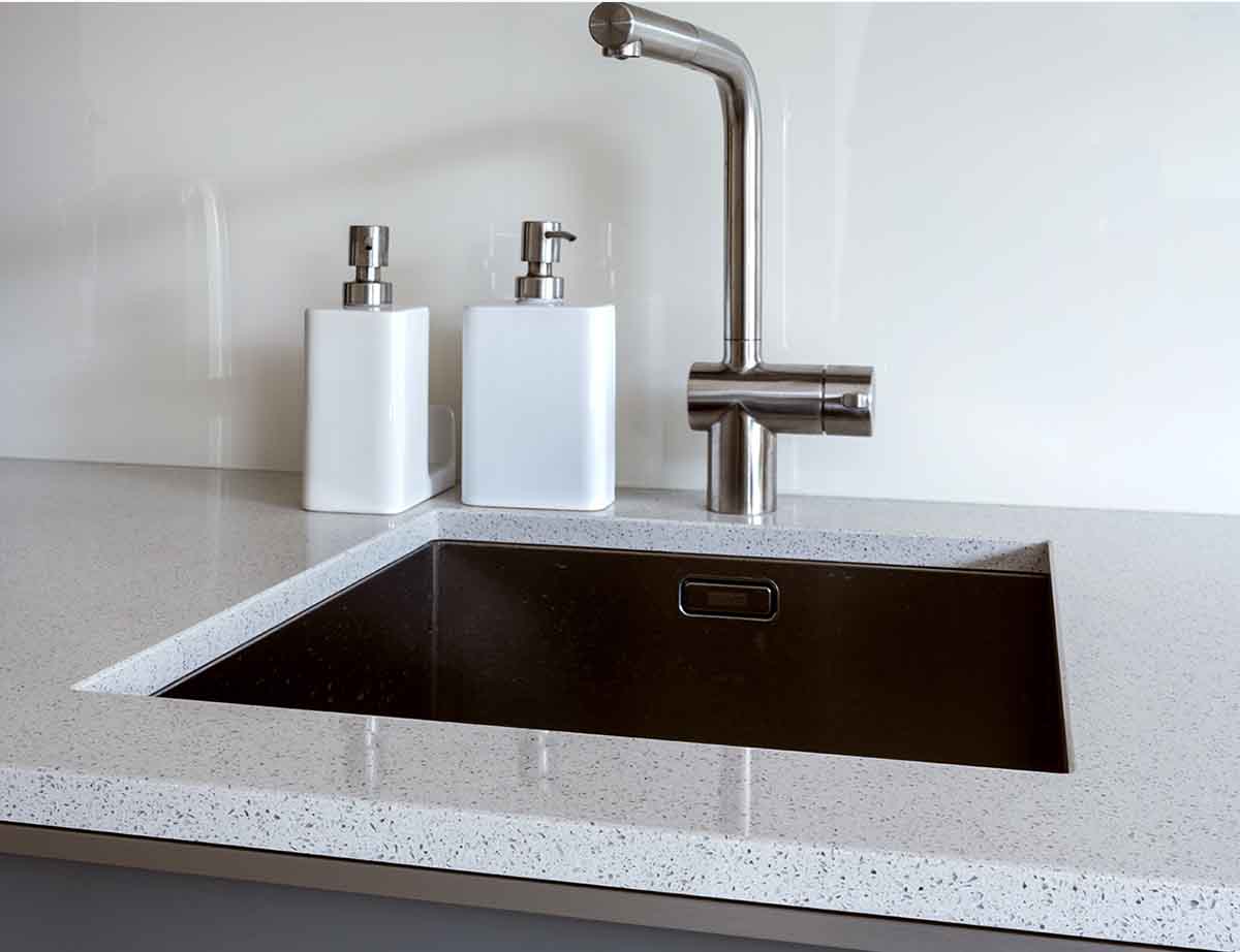 Pracovní kuchyňské desky umělý kámen